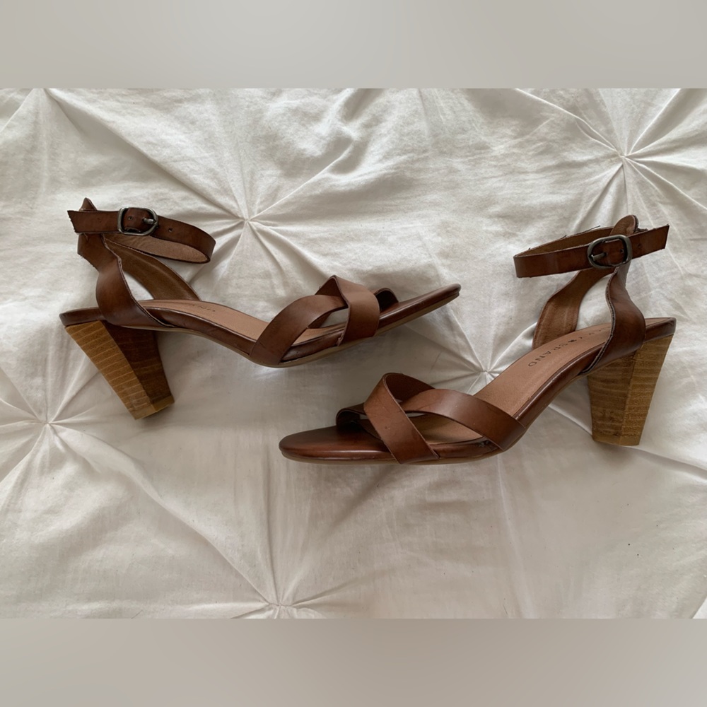 Lucky  Brand strappy heel sandal size 7.5